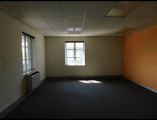 375M² OFFICE TO LET IN HYDE PARK